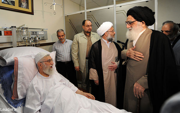 http://aup.ir/www.varamincity.com/tasavir/a-mahmoodi-va-emam-khamenei---www-varamincity-com-03.jpg